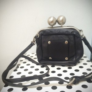 kawakawa (カワカワ)　ショルダーバッグ