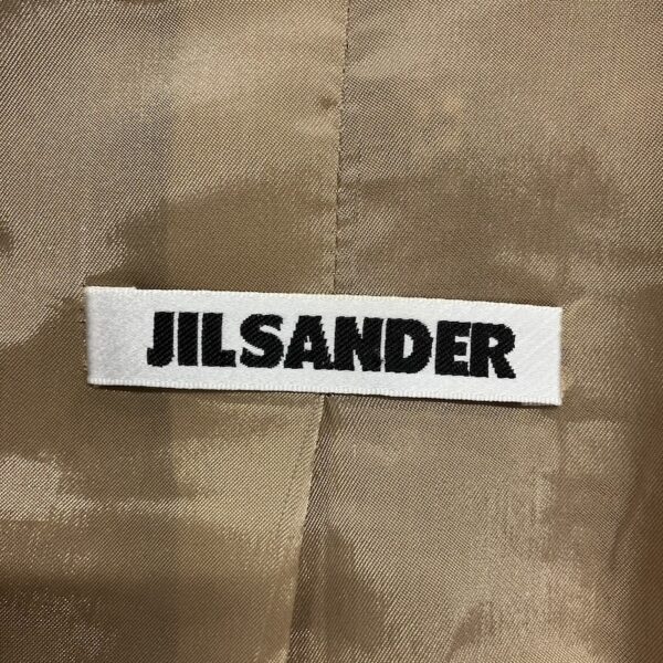 ジルサンダーのブランドタグのアップ