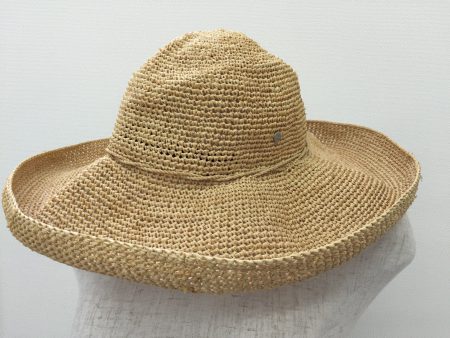 ヤシ科の草木を使用したヘレンカミンスキーの高級帽子をご紹介