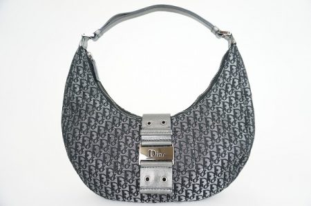 全世界の女性の憧れ、クリスチャンディオールのバッグの魅力