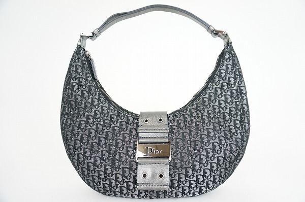 全世界の女性の憧れ、クリスチャンディオールのバッグの魅力