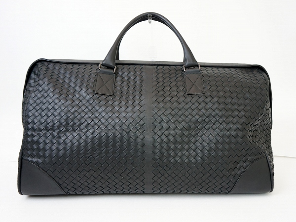 ブランドを全面に押し出さないボッテガヴェネタのエレガントなバッグ