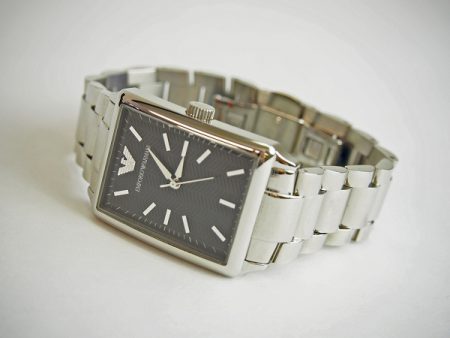 手の届きやすい価格帯のアイテムもあるかも！？アルマーニの時計買取ならアクイールへ