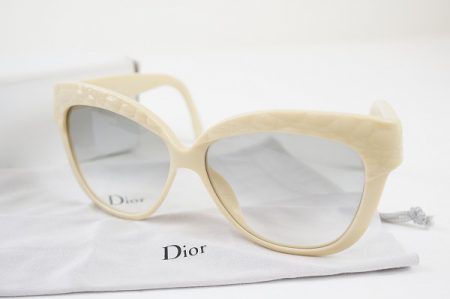 眩しい日差しに備えて！クリスチャンディオールのサングラス