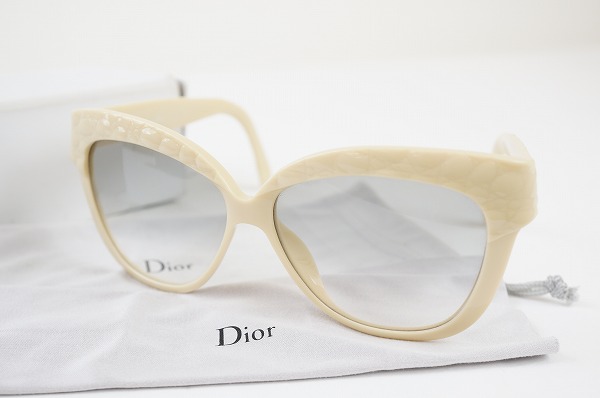 眩しい日差しに備えて！クリスチャンディオールのサングラス