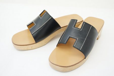 エルメスオリジナリティあふれるＨロゴレザーサンダルを買取しました