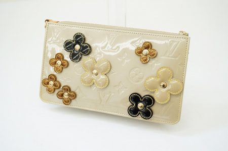 ルイヴィトン花モチーフがヴェルニの雰囲気をより一層際立たせるポーチ買取しました