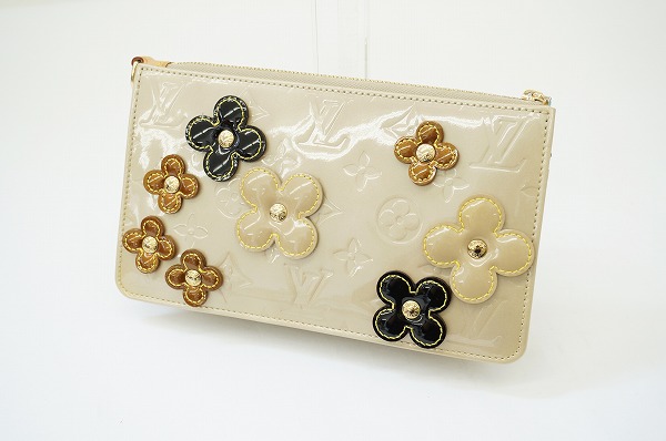 ルイヴィトン花モチーフがヴェルニの雰囲気をより一層際立たせるポーチ買取しました