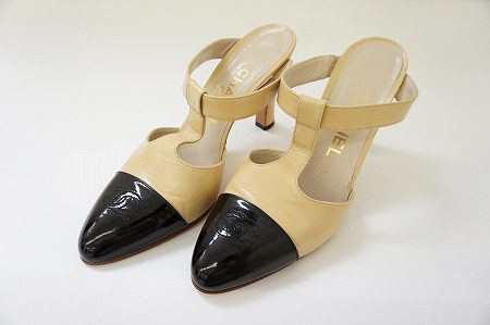 買取しましたフロント部分のロゴとストラップが素敵なシャネルのサンダル