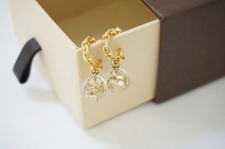 ヘアアレンジまでもが楽しくなってしまうルイヴィトンのクリアボールピアス買取しました