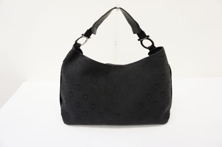 機能性の高さがうれしい。シンプルで使いやすいフェラガモのバッグを買取しました