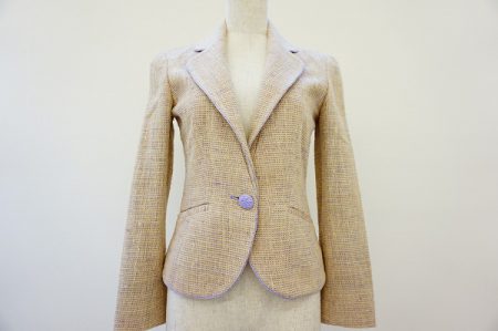 ヴァレンティノ 女性らしいシルエットが魅力的なテーラードジャケット