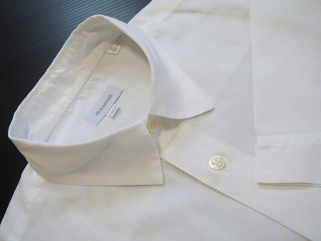 シンプルな白シャツだからこそ選ばれるジルサンダーのアイテム