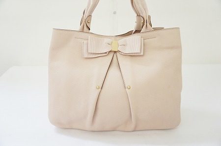 女性らしくて華やかなフェラガモのトートバッグを買取しました