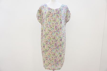 オンワード 組曲 半袖小花柄シフォン素材ボックスワンピース