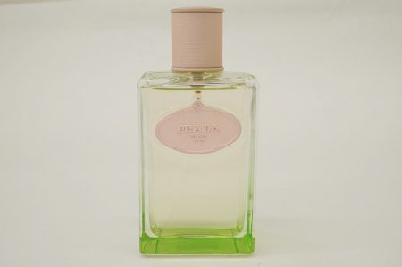 ボトルまで洗練されたプラダの香水インフュージョンディリス