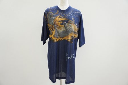 伊太利屋の幻想的なタッチの躍動感溢れるヒョウが描かれたチュニック