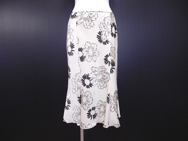 TO BE CHIC トゥービーシック 白×花柄 スカート　42