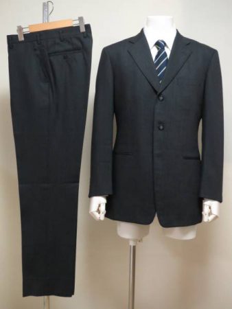 スタンダードなデザインで使いやすいエルメネジルドゼニアのスーツ