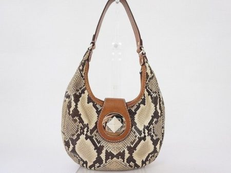 ボヘミアンスタイルにぴったりなケイトスペードのパイソンバッグ