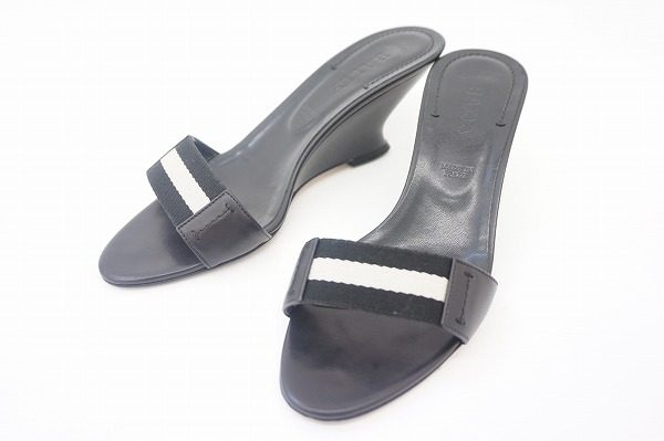 スイスの高級ブランド バリーのリボンライン ウェッジソールサンダル