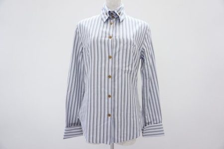 ヴィヴィアンウェストウッドのブルーストライプ柄襟高ブラウス
