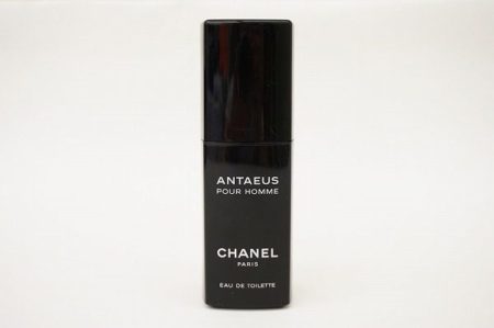 男らしさと優しさが共存するシャネルのANTAEUSの魅力