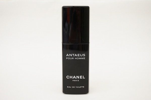 男らしさと優しさが共存するシャネルのANTAEUSの魅力