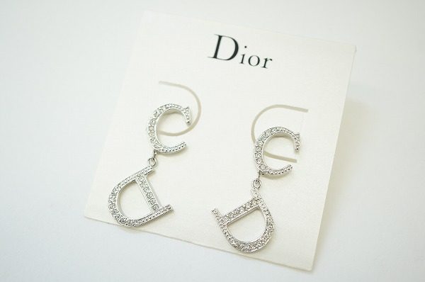クリスチャンディオールのCDストーンロゴの揺れるピアス