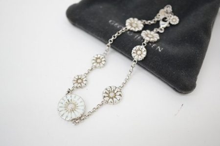 ジョージジェンセンの可憐なデイジー型のシルバーブレスレット
