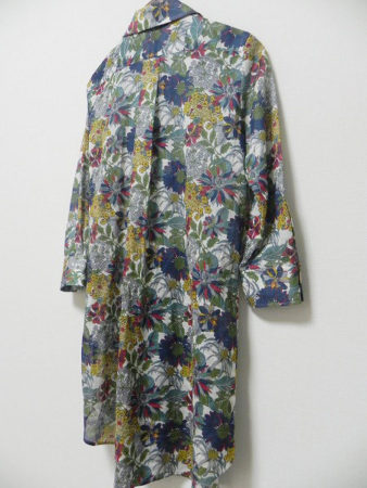 ダーマ・コレクションのシックなリバティ生地を使用した大人チュニック