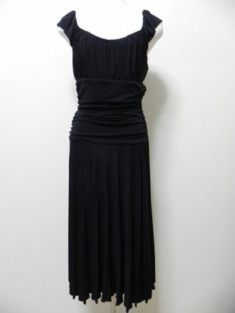 着やせ効果抜群！BCBGマックスアズリアのシンプルワンピ