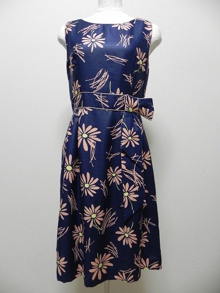 モデル御用達ブランド、チェスティのエレガントな花柄ワンピース