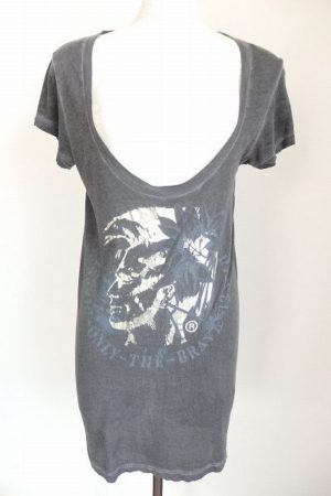 ディーゼルのロックなＴシャツで、コーディネートにバリエーションをプラス