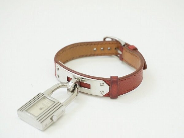 エルメスを象徴するカデナのついたドレッシーなケリーウォッチ