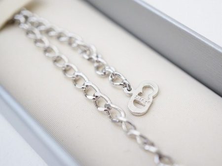 憧れのディオールよりシンプルながらも存在感のあるブレスレット