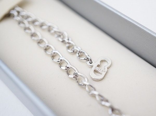 憧れのディオールよりシンプルながらも存在感のあるブレスレット