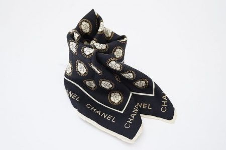 シャネル カメリア柄ミニスカーフ