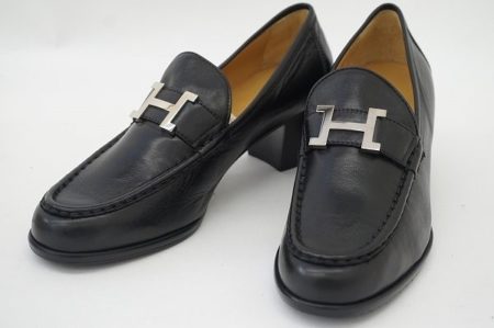 Hマークのプレートが輝くエルメス コンスタンス カチカチ ローファー