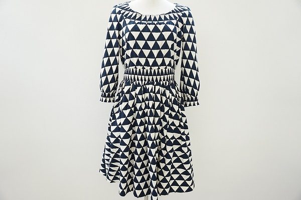 プラダのシンプルリッチなジオメトリック柄（幾何学模様）ワンピース