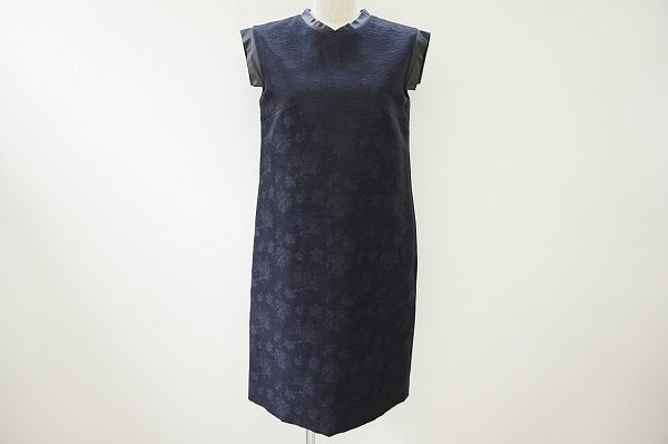 上品なシルエットのフォクシーADEAMのネイビーワンピースを買取しました。
