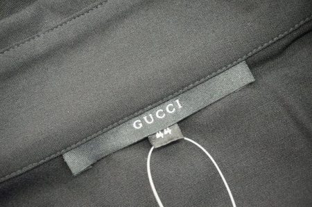 グッチのシンプルイズベストなブラックブラウスを買取しました