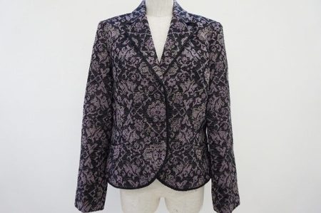 これだけでコーディネートの主役に。ジバンシィのジャケット