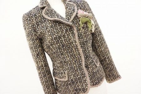 モスキーノのエレガントなフラワー付きツイードジャケットを買取しました