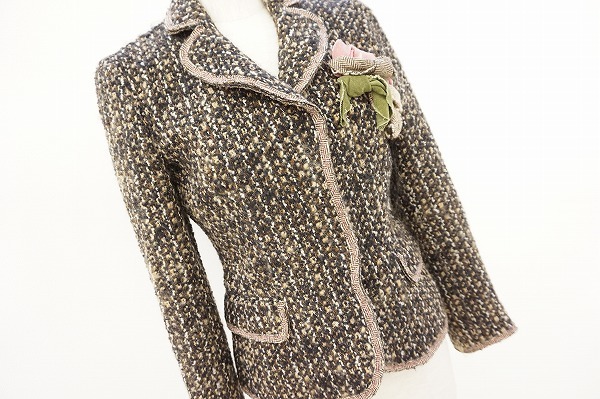 モスキーノのエレガントなフラワー付きツイードジャケットを買取しました