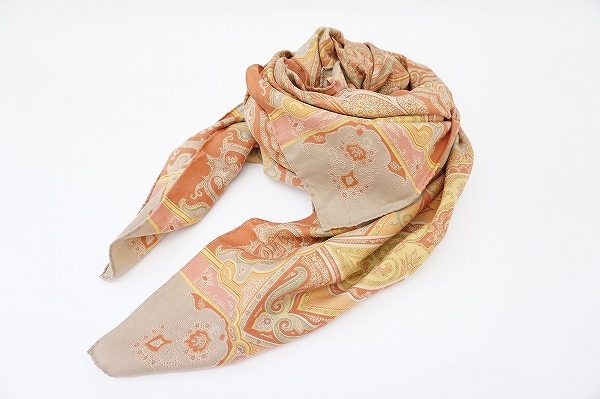 一枚あると便利！上品で優しい色合いのエトロのシルク混ショールを買取しました