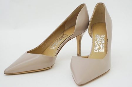 フェラガモの美麗パンプスを買取いたしました