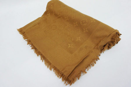 エレガントで高級感がただようルイヴィトンの大判ショールを買取いたしました