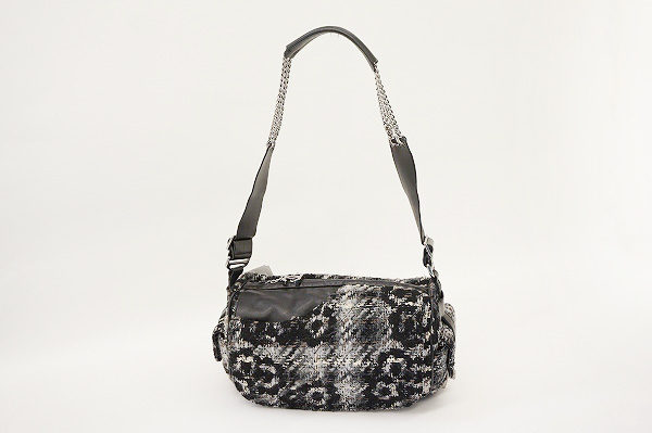 シャネルの伝統的アイコン・カメリアプリントのツイードショルダーバッグを買取いたしました