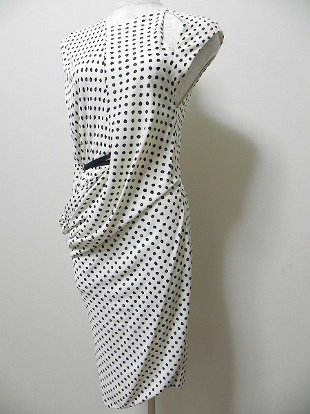 バレンシアガよりエレガントでユニークなドットワンピースを買取しました